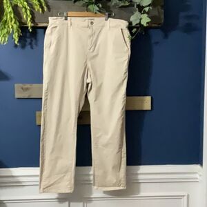 Torrid Women's Cream Straight Leg Jeans First at First. 18T. EUC 31” inseam